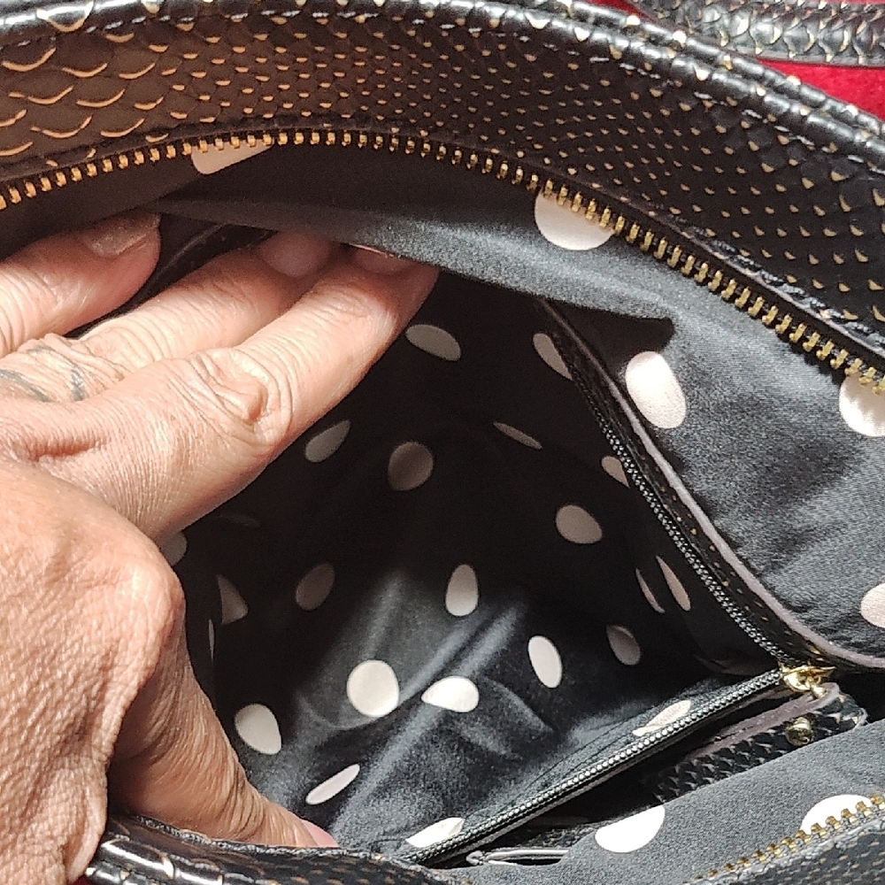 Sophisticated Black Anne Klein Textured Tote with Gold Hardware. - Picture 7 of 12